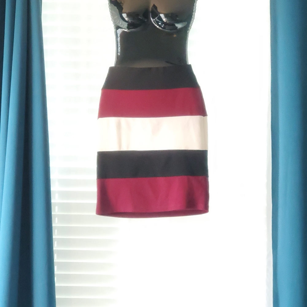 Olivia Blu Striped Stretchy Knee Length Pencil Skirt SZ. Small